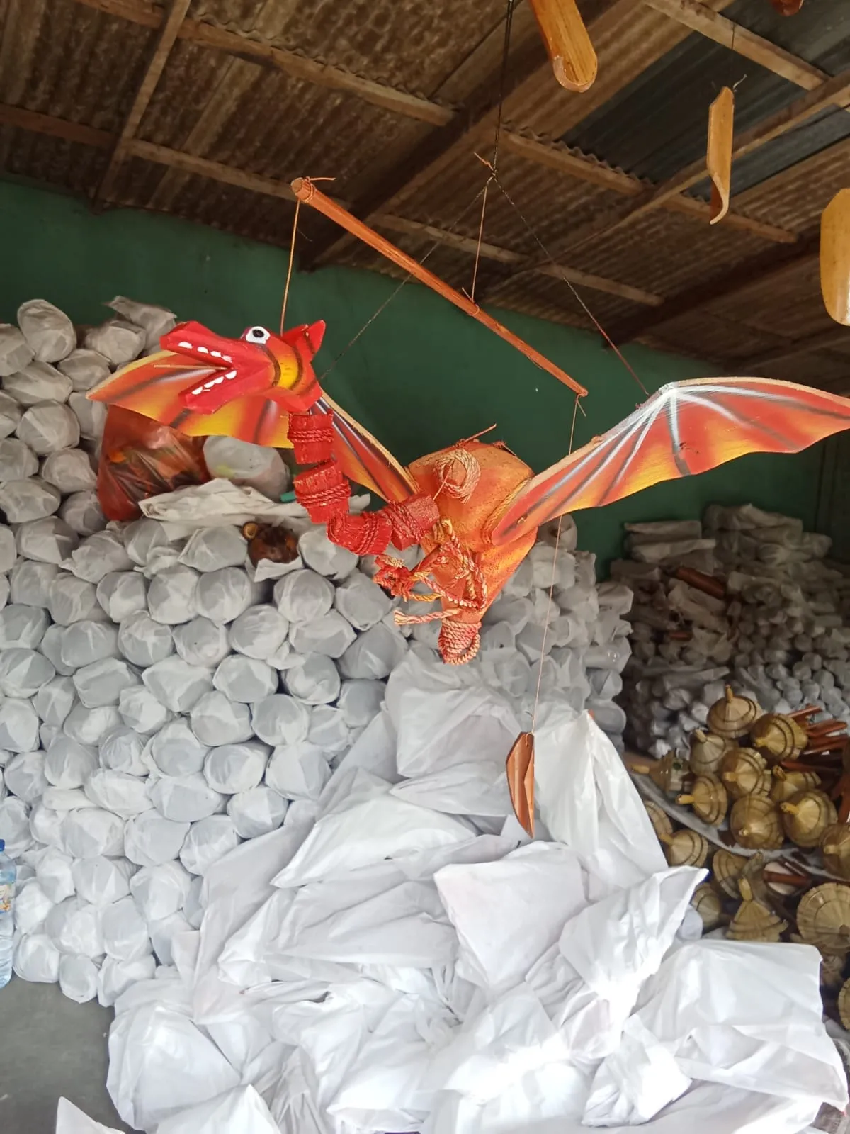 Click to view full-size Flying Dragon/Pterodactyl Wind Chime photo 2